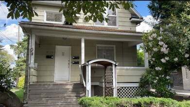 4236 Francis Ave N, Unit #3 in Seattle, WA - Foto de edificio - Building Photo
