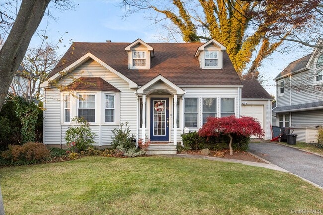 55 Robbins Ave in Amityville, NY - Building Photo - Building Photo