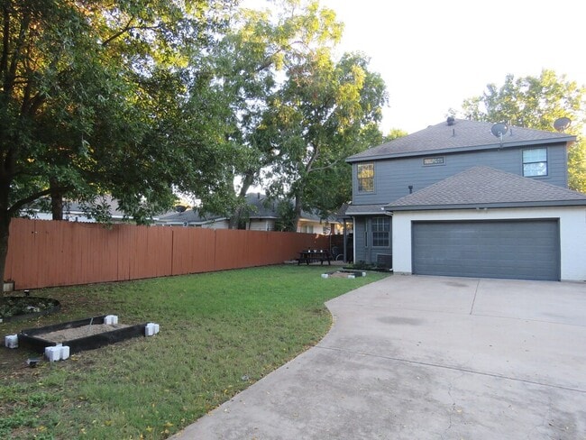 700 Martinique Ave in Dallas, TX - Building Photo - Building Photo