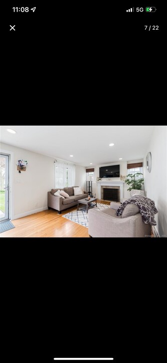 9 Dermont Ln in West Hartford, CT - Building Photo