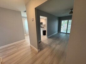 1327 84th Ave N in St. Petersburg, FL - Building Photo