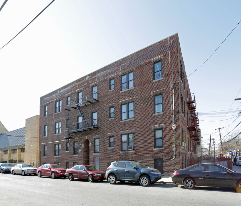 800 E 224th in Bronx, NY - Building Photo