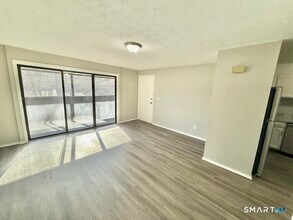 164 Towne House Rd in Hamden, CT - Building Photo - Building Photo