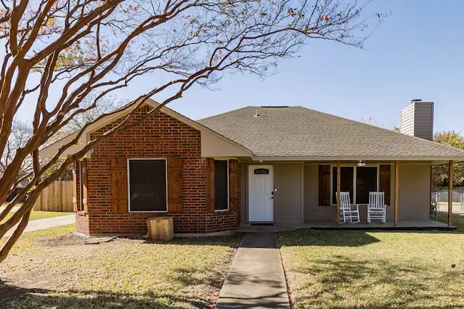 518 Canary Ln in Red Oak, TX - Foto de edificio - Building Photo