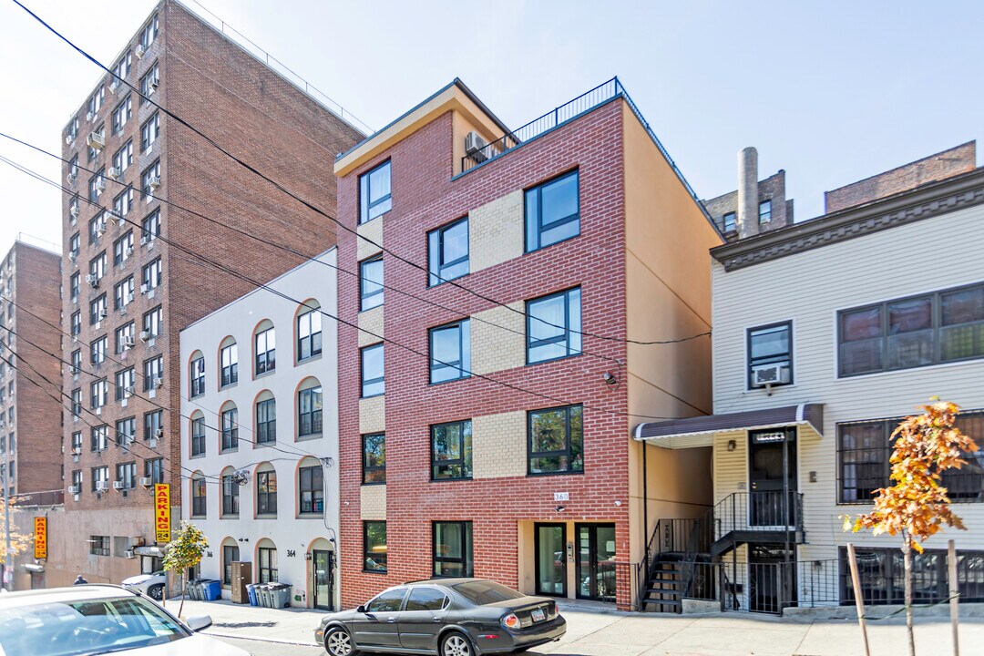 360 E 184th St in Bronx, NY - Foto de edificio