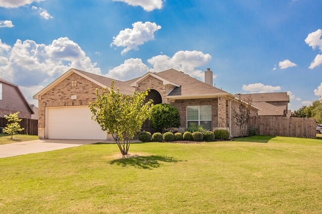 812 Olive Ct in Burleson, TX - Building Photo - Building Photo