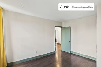 Private bedroom in 2 bed/1 bath Home in New York, NY - Building Photo - Building Photo