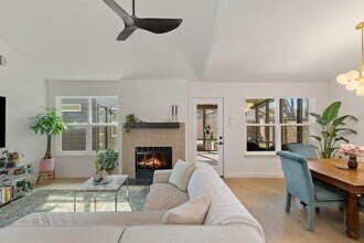 8202 Cache Dr in Austin, TX - Building Photo - Building Photo
