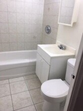 392 Pine Ave in Oakville, ON - Building Photo - Building Photo