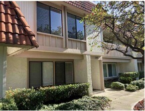 2746 Via Tulipan, Unit 2746 in Carlsbad, CA - Building Photo - Building Photo