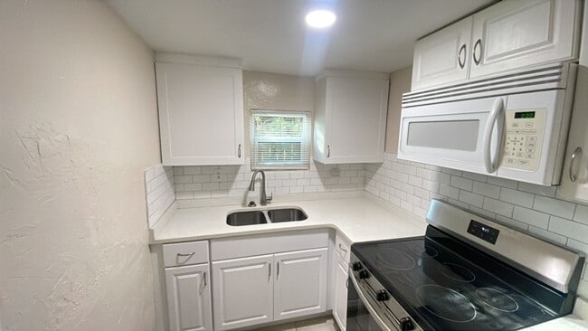 125 Palm Pl in Daytona Beach, FL - Building Photo - Building Photo