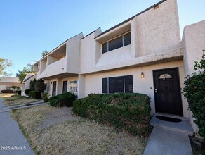 2233 W Farmdale Ave in Mesa, AZ - Building Photo - Building Photo