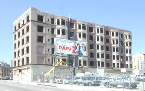 St. George Hotel Apartments in Los Angeles, CA - Building Photo