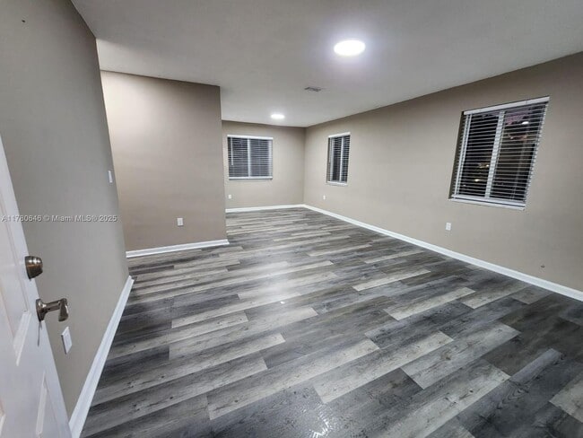 2763 SW 32nd Ave in Miami, FL - Building Photo - Building Photo