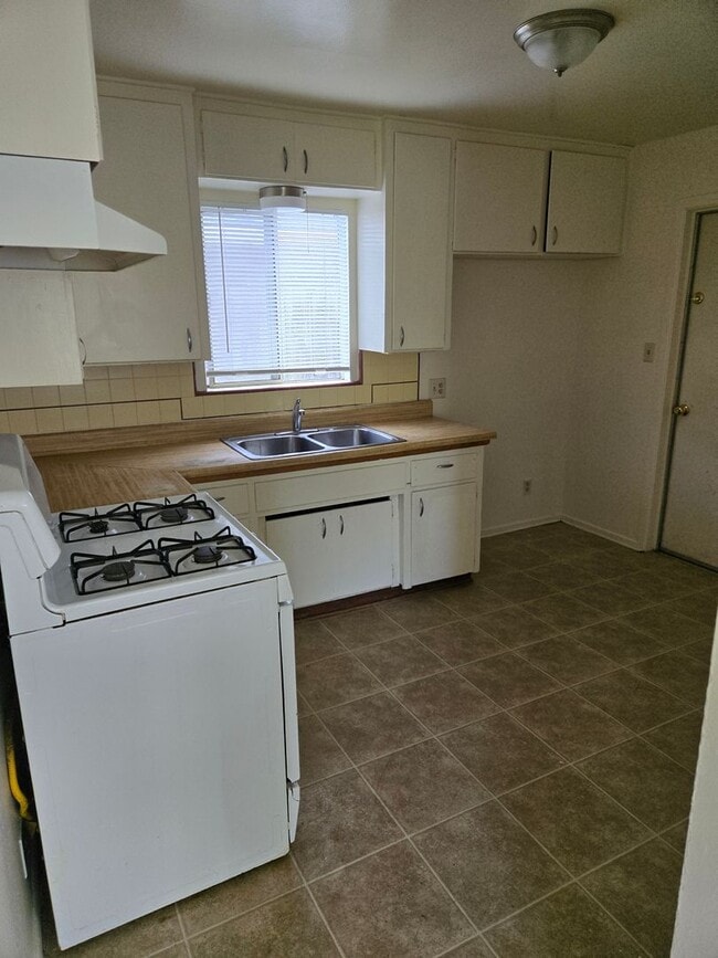 61-67 Ocean View Ave in Grover Beach, CA - Building Photo - Building Photo