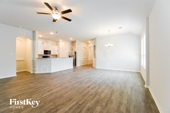 233 Lk Wy Cir in Anahuac, TX - Building Photo - Building Photo