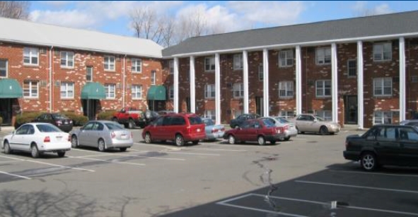 Bob's Court in West Springfield, MA - Building Photo