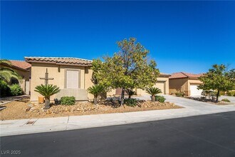 7232 Frontier Hills Ave in Las Vegas, NV - Foto de edificio - Building Photo