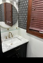 8337 Charlecote Rdg in Jamaica, NY - Foto de edificio - Building Photo