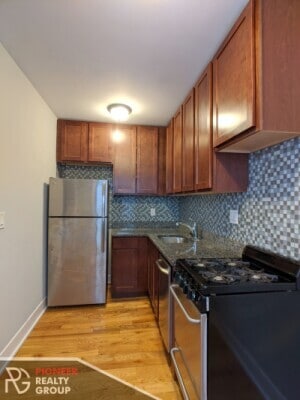 429 W Roscoe St, Unit 1