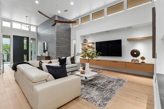 4811 Timberline Dr in Austin, TX - Foto de edificio - Building Photo