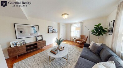 8 Hearn St, Unit 1 in Watertown, MA - Foto de edificio - Building Photo