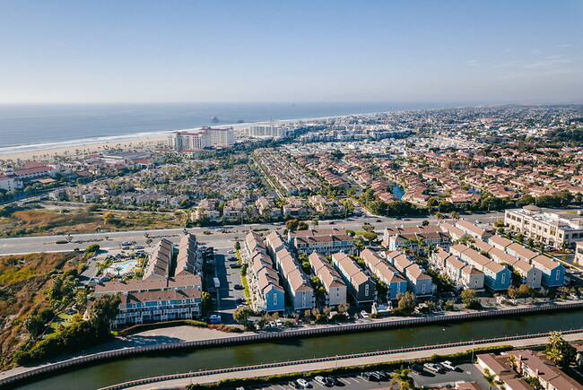 Huntington Breakers in Huntington Beach, CA - Foto de edificio - Building Photo