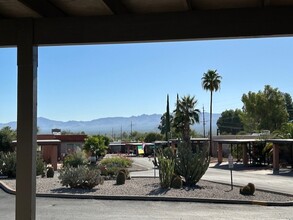 139 N Camino Del Varonil in Green Valley, AZ - Foto de edificio - Building Photo