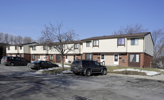 Glen Courts Apartments in Glendale, WI - Foto de edificio - Building Photo