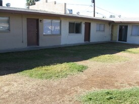 Delana Apartments in Glendale, AZ - Building Photo