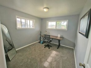 15900 Rowena Ave in Maple Heights, OH - Building Photo - Building Photo