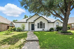 10405 Belfort Dr in Frisco, TX - Building Photo