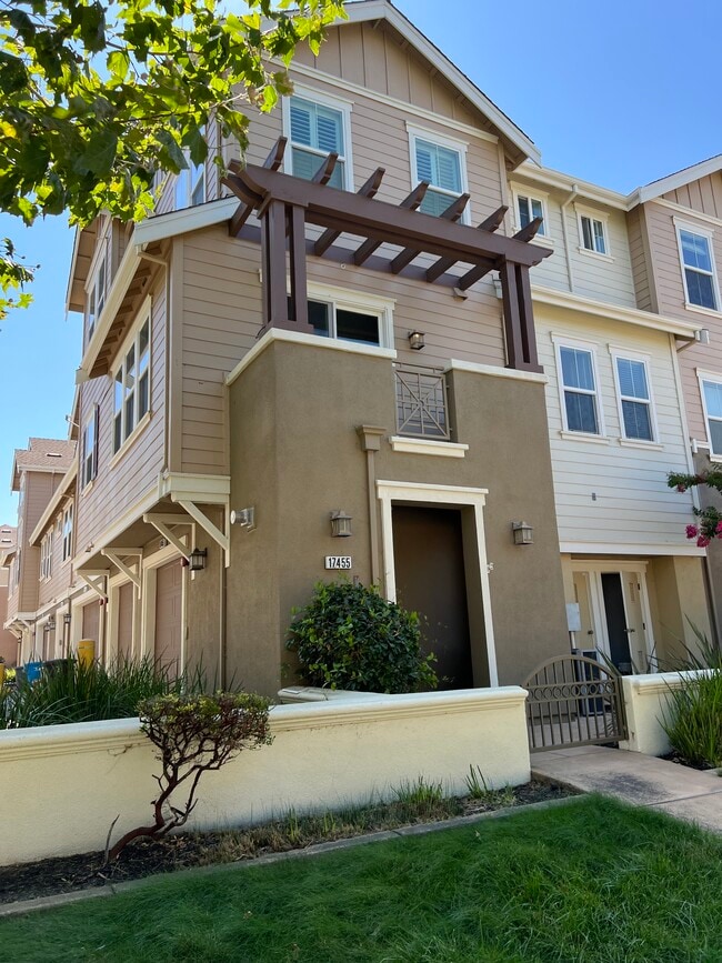 17455 Butterfield Blvd in Morgan Hill, CA - Building Photo - Building Photo