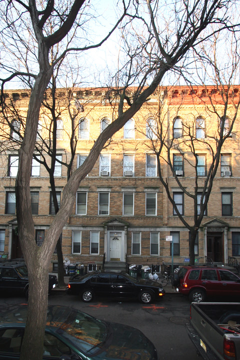 131 Guernsey St in Brooklyn, NY - Building Photo