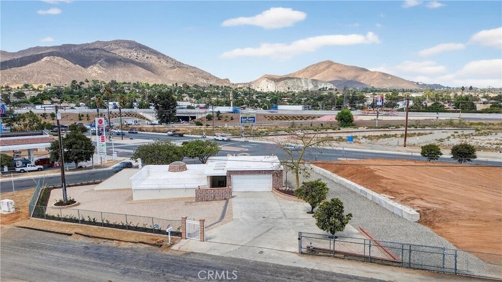 6735 Jewel St in Riverside, CA - Building Photo