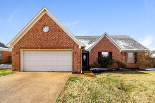 95 Winding Creek Dr in Oakland, TN - Building Photo