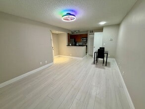 2900 S University Dr in Davie, FL - Foto de edificio - Building Photo