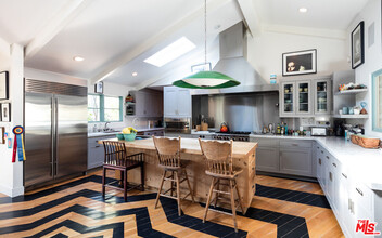 13043 Sky Valley Rd in Los Angeles, CA - Building Photo - Building Photo