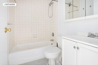 301 E 45th St in New York, NY - Building Photo - Building Photo