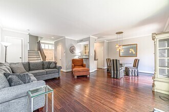 701 Bering Dr in Houston, TX - Building Photo - Building Photo