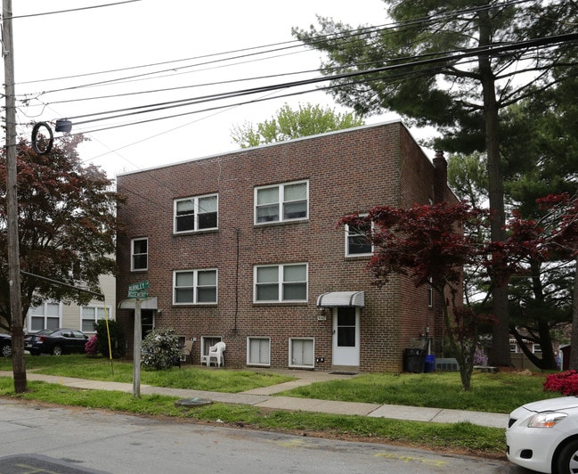 438-444 Burnley Ln in Drexel Hill, PA - Foto de edificio - Building Photo