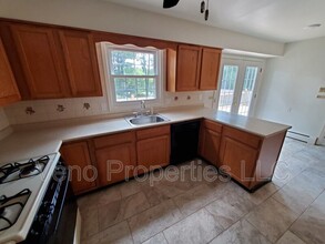 7 Whispering Pines in Ballston Lake, NY - Foto de edificio - Building Photo