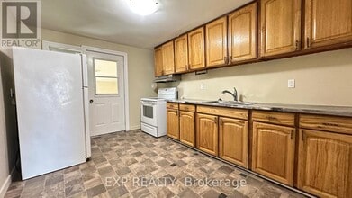 22 Charlotte St in Belleville, ON - Building Photo - Building Photo