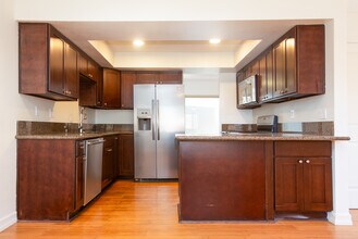 2320 Clark Ln, Unit 1 in Redondo Beach, CA - Foto de edificio - Building Photo