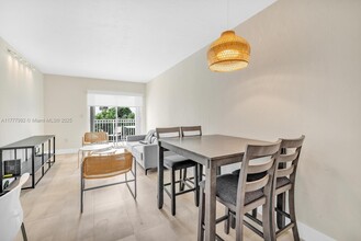 290 Sunrise Dr, Unit 312 in Key Biscayne, FL - Building Photo - Building Photo