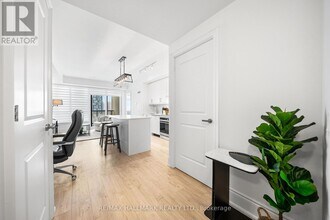 9075-9075 Jane St in Vaughan, ON - Building Photo - Building Photo