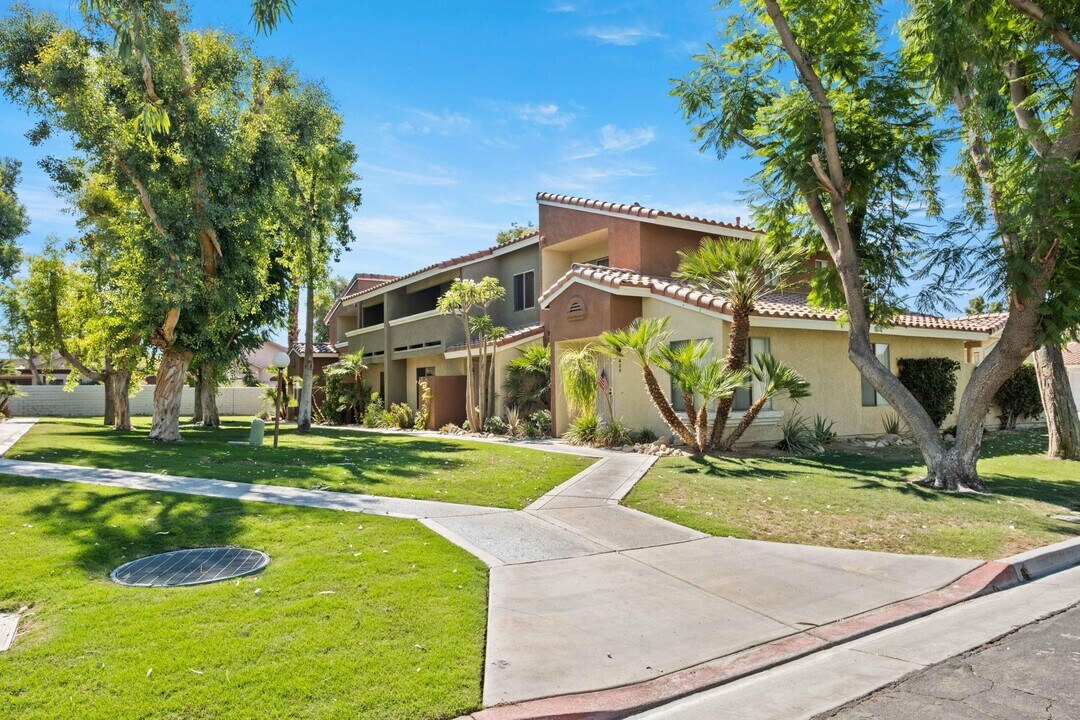424 Tava Ln in Palm Desert, CA - Building Photo