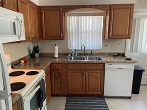 333 Lagoon Dr in Palm Harbor, FL - Building Photo - Building Photo