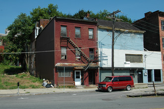 798 Broadway St in Albany, NY - Foto de edificio - Building Photo