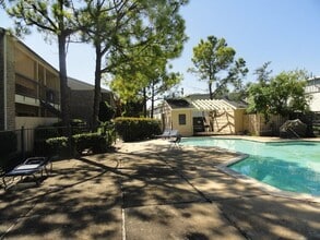 8201 Richmond Ave, Unit 18 in Houston, TX - Foto de edificio - Building Photo